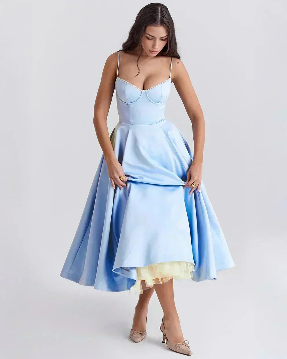 Ausgestelltes Abendkleid